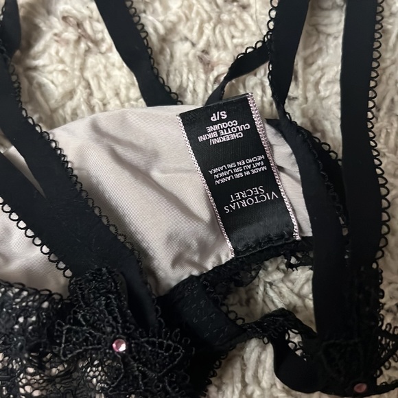New no tags Victoria’s Secret matching bra and panty set - Picture 3 of 7